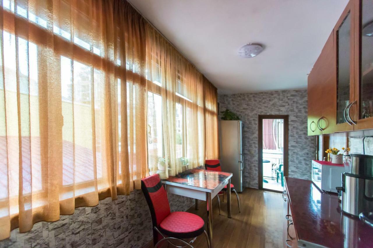 Квартира У Бульвара 1 Batumi Exterior photo
